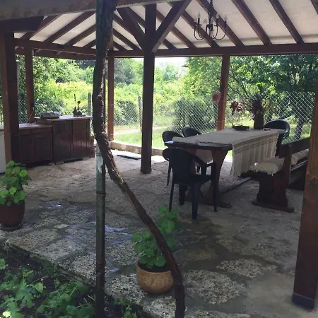 Forest House Къща за гости *