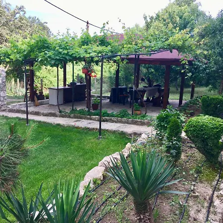 Forest House Къща за гости